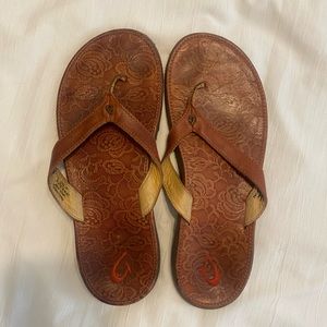 OluKai woman’s tan leather sandal - size 10